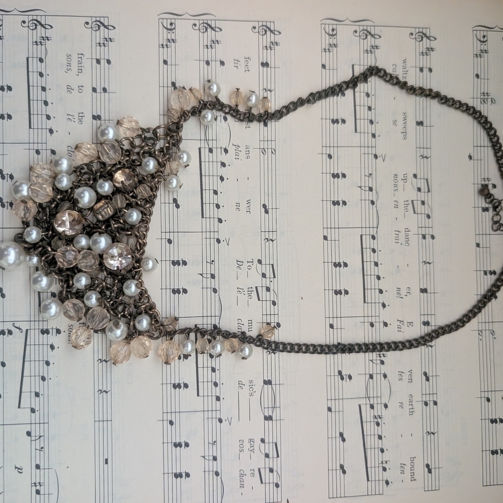 Elegant Pearl and Crystal Necklace - Picture 9 of 10